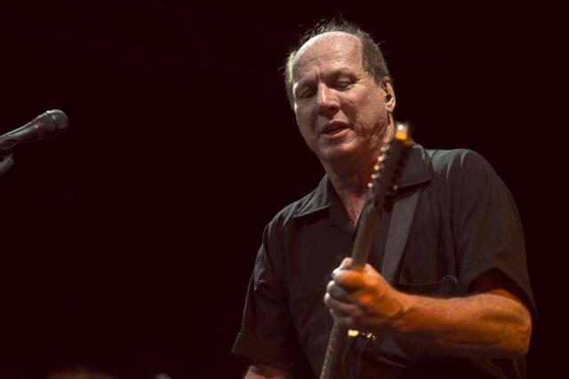 Adrian Belew (33)